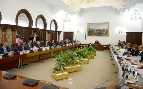 Photo of Le conseil des ministres reporté: la raison officielle inconnue