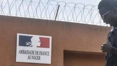 Photo of L’ambassadeur de France au Niger joue à la roulette russe…