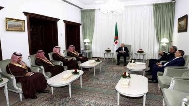 Photo of Le président de la République tient une rencontre élargie avec la délégation accompagnant le ministre saoudien de l’Intérieur