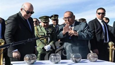 Photo of Le président de la République pose la première pierre du projet de la voie ferrée Bechar-Tindouf-Gara Djebilet